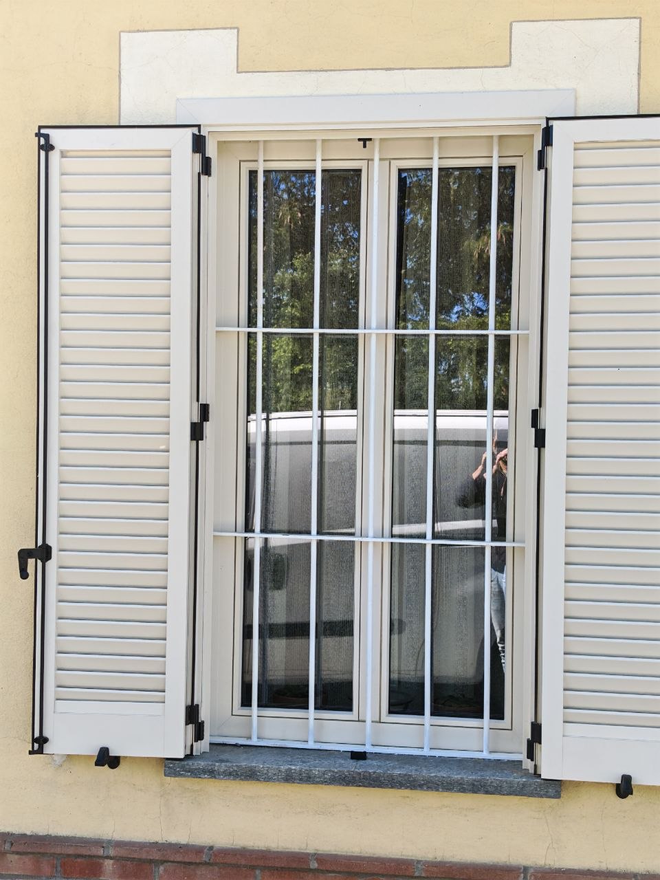Sostituzione persiane, serramenti e porta d'ingresso a Canelli